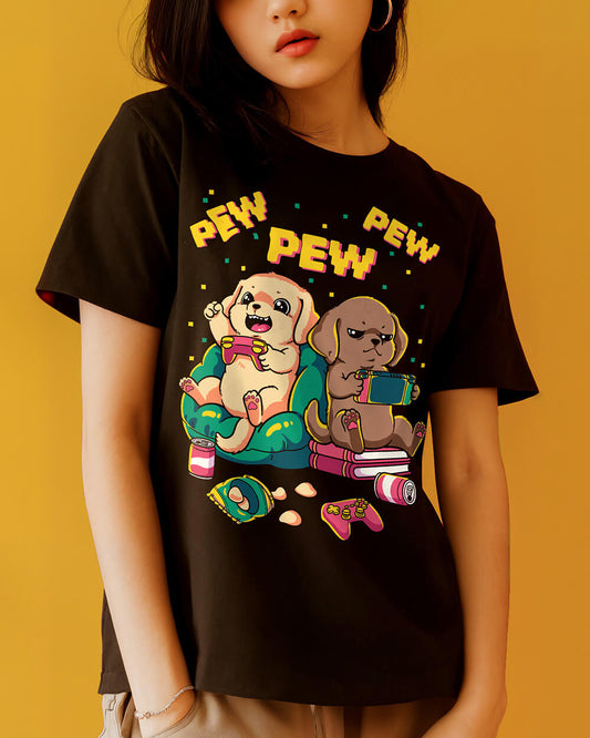 Labrador dogs playing video games black T-shirt in retro colors and design